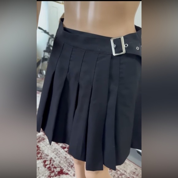 H&M Dresses & Skirts - H&M Black A-Line Skirt with Buckle